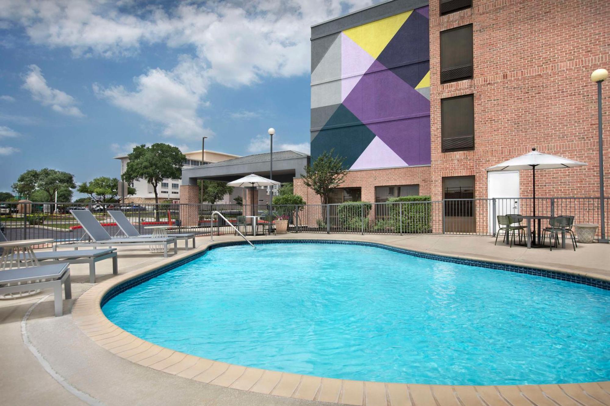 Spark By Hilton San Antonio Northwest Near Six Flags Exterior photo